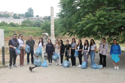 İzmir Efes MYO'dan kültürel miras alanında temizlik
