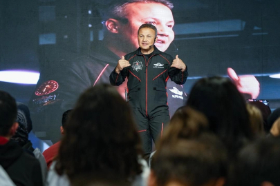 Alper Gezeravcı, Dünya Uzay Haftası’nda gençlerle buluştu