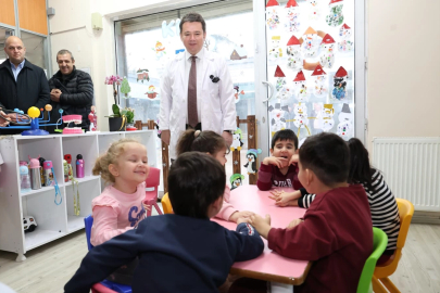 Bursa'da Başkan Erkan Aydın çocuklara mesleğini tanıttı