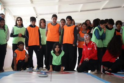 Antalya’da kız çocukları Floor Curling ile tanıştı
