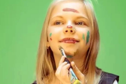 Makyaj yaşı 7–8'e düştü... Dijital içerikler çocukları etkiliyor