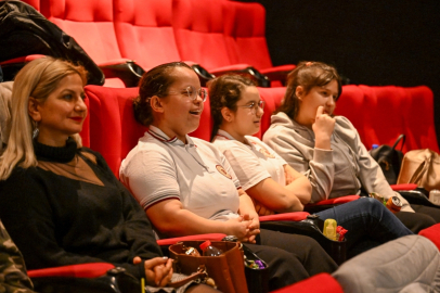 İzmir Bornova’da özel çocuklara sinema keyfi