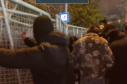 Saraçhane'de polis bariyerlerine saldıran maskeli 35 şüpheli gözaltında