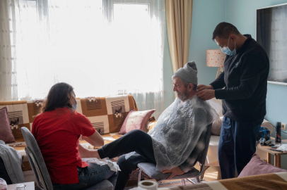 Milas Belediyesi evde berber ve kuaförlük hizmetini sürdürüyor