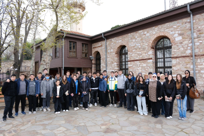 Gençler Kocaeli’de kitapla şehri keşfediyor