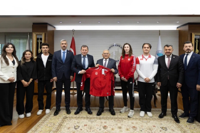 Kayserili gençlerden Büyükşehir'e ziyaret